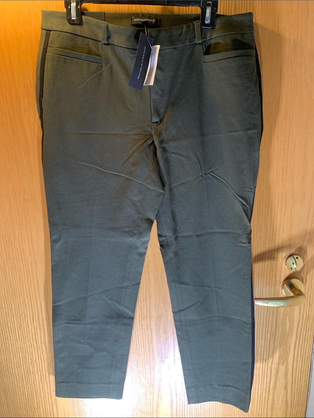New! Banana Republic Slimming Bi-Stretch ‘Sloan’ Fit Olive w/ Black Side Trim 12